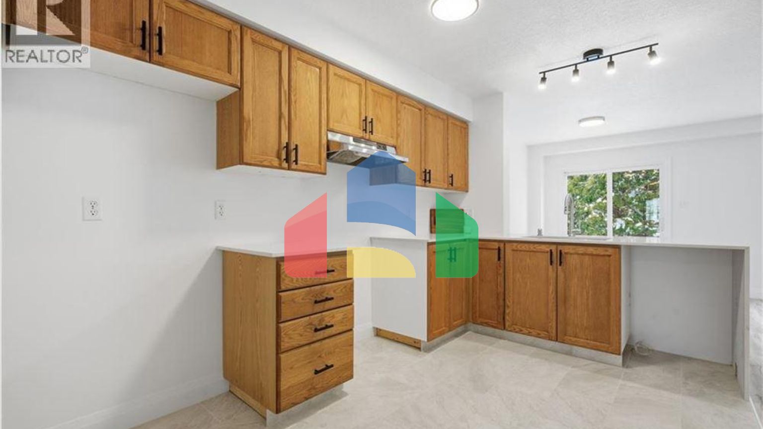 Residential - Single Family Home - Kitchener, Canada - Canada