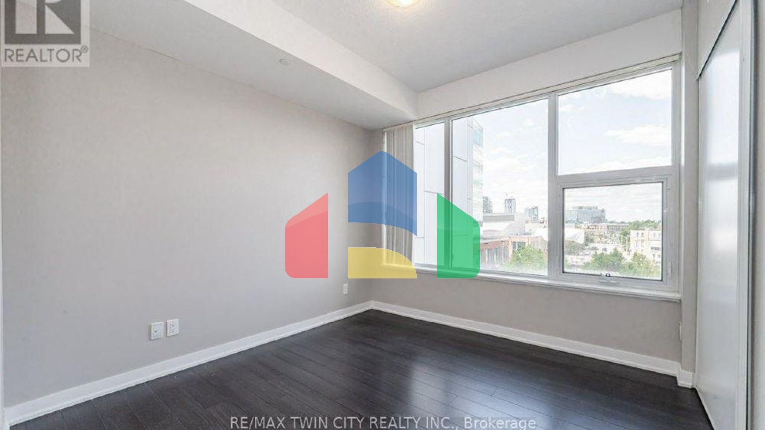 Residential - Condo/Apartment - Kitchener, Canada - Canada