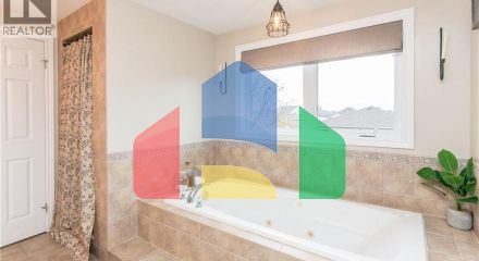 Residential - Single Family Home - Kitchener, Canada - Canada