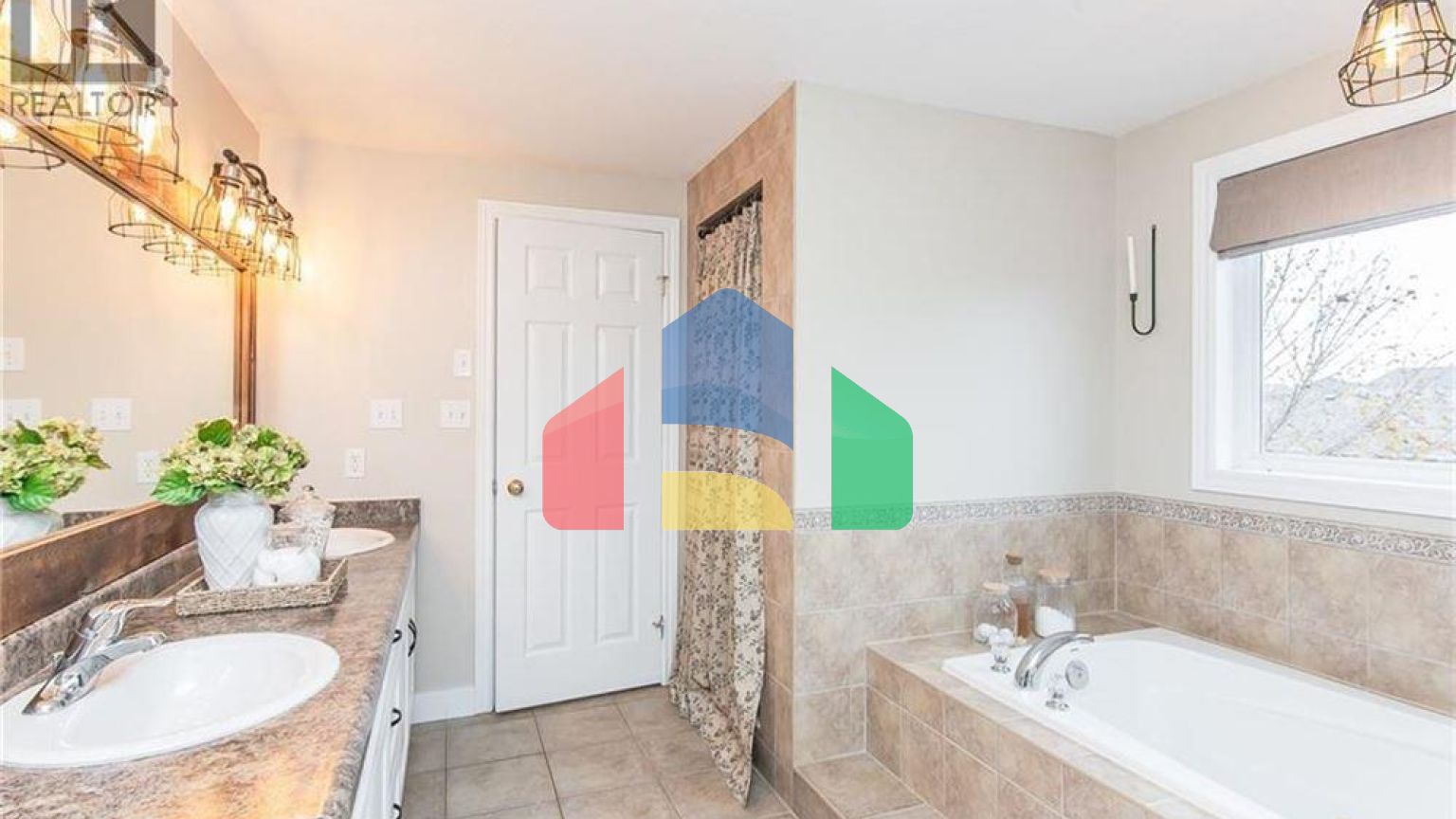 Residential - Single Family Home - Kitchener, Canada - Canada