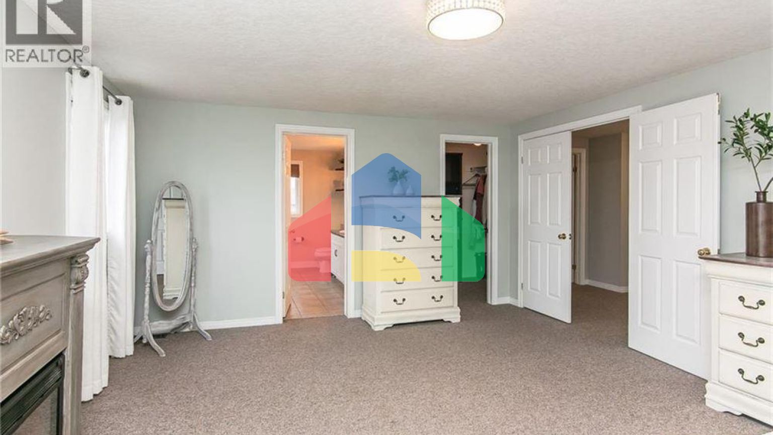 Residential - Single Family Home - Kitchener, Canada - Canada