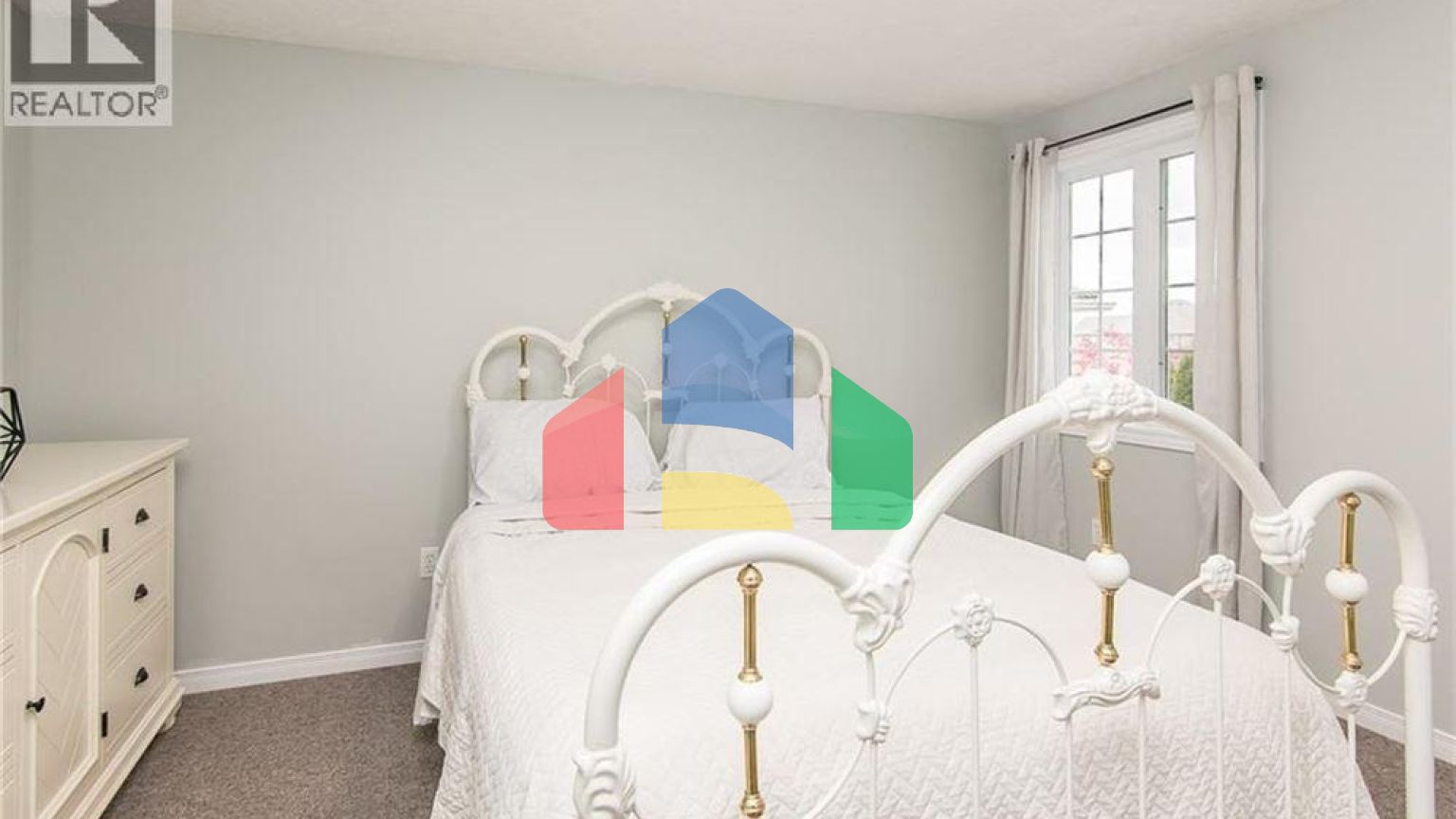 Residential - Single Family Home - Kitchener, Canada - Canada