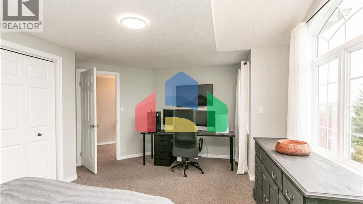 Residential - Single Family Home - Kitchener, Canada - Canada