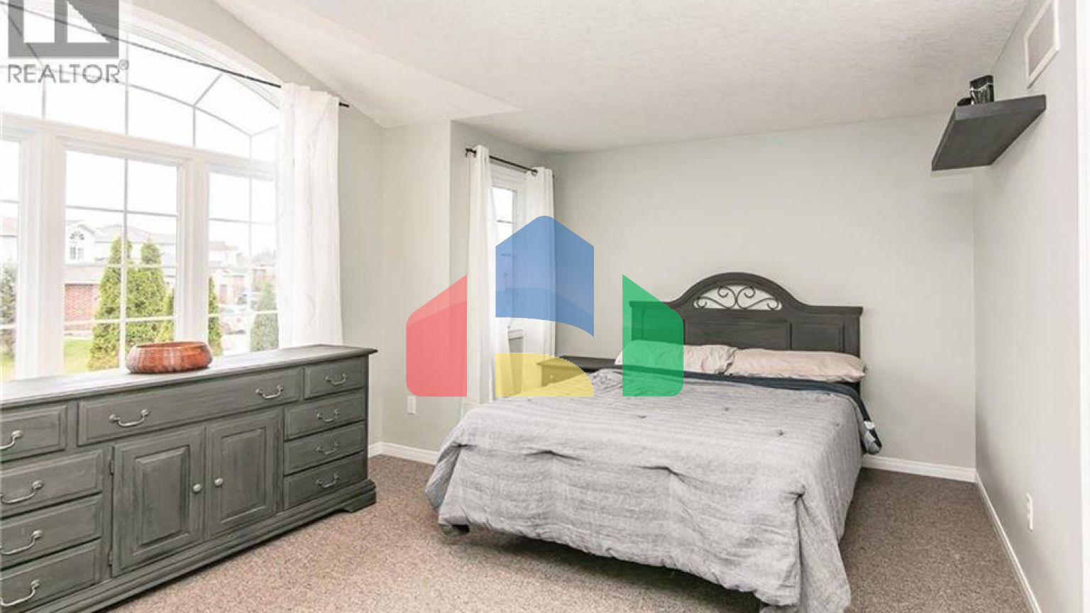 Residential - Single Family Home - Kitchener, Canada - Canada