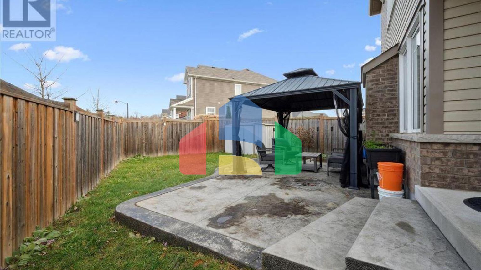 Residential - Single Family Home - Kitchener, Canada - Canada