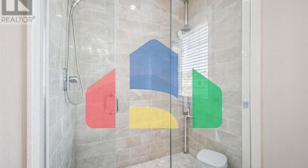 Residential - Single Family Home - Kitchener, Canada - Canada