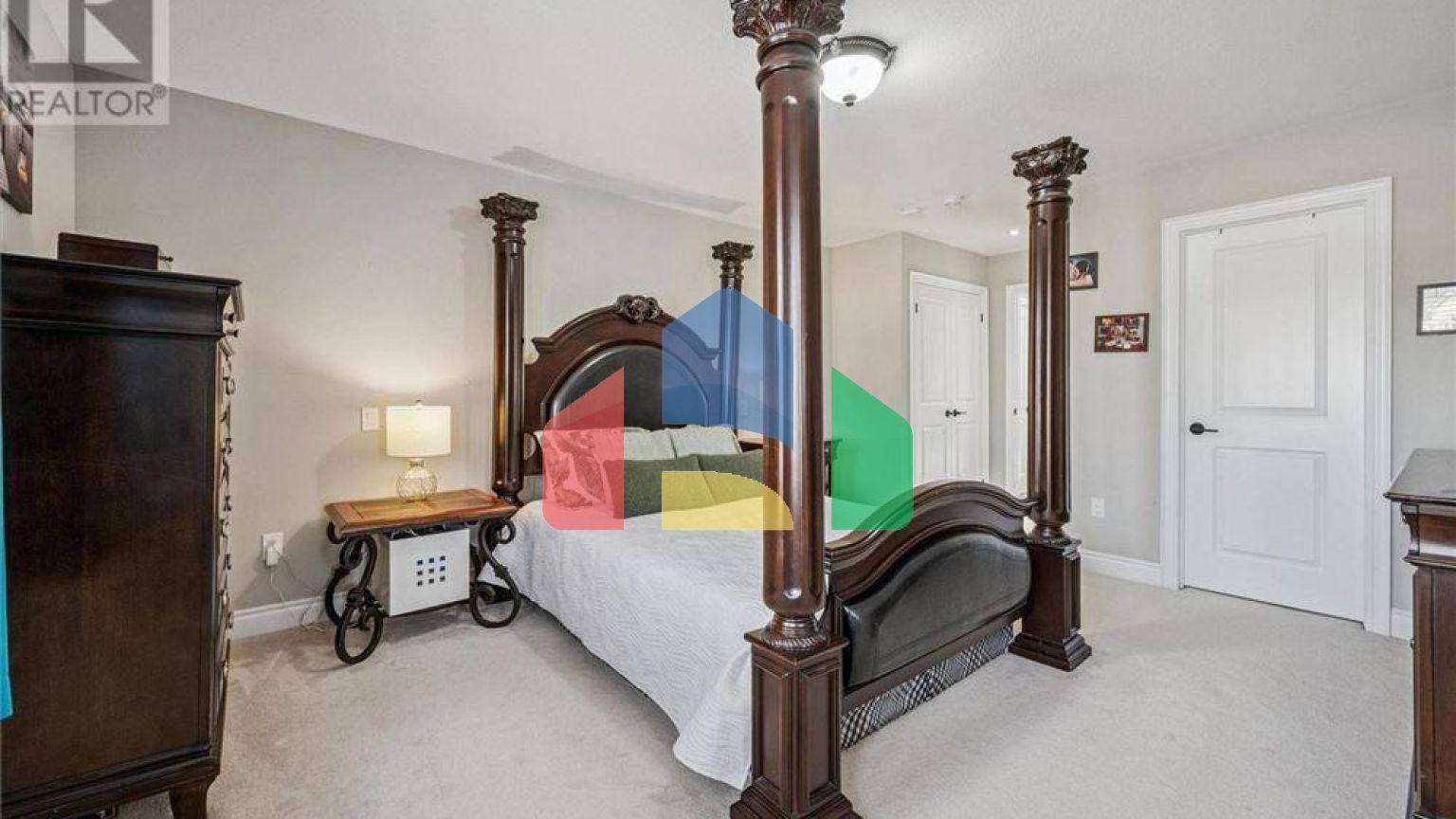 Residential - Single Family Home - Kitchener, Canada - Canada