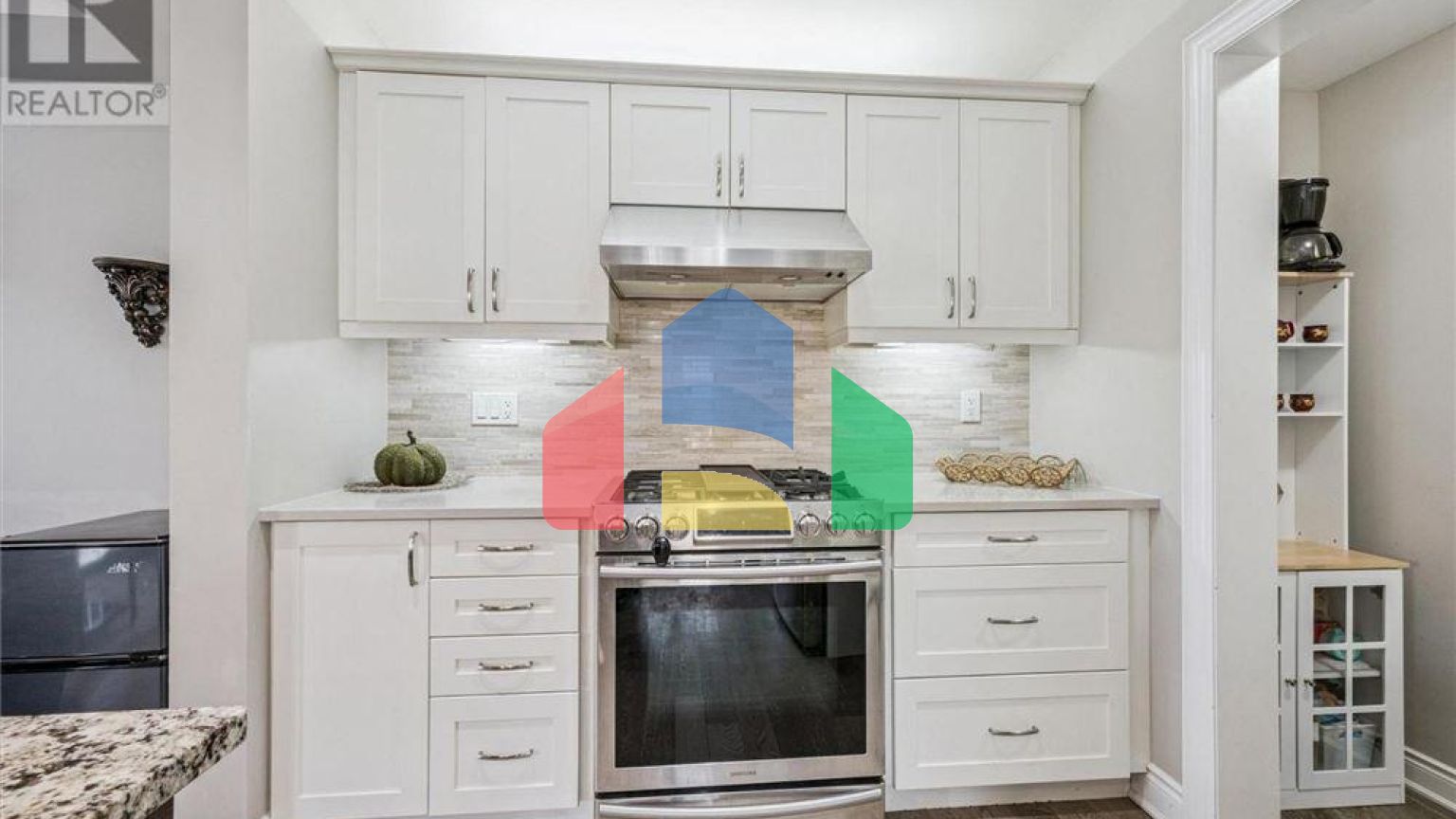 Residential - Single Family Home - Kitchener, Canada - Canada