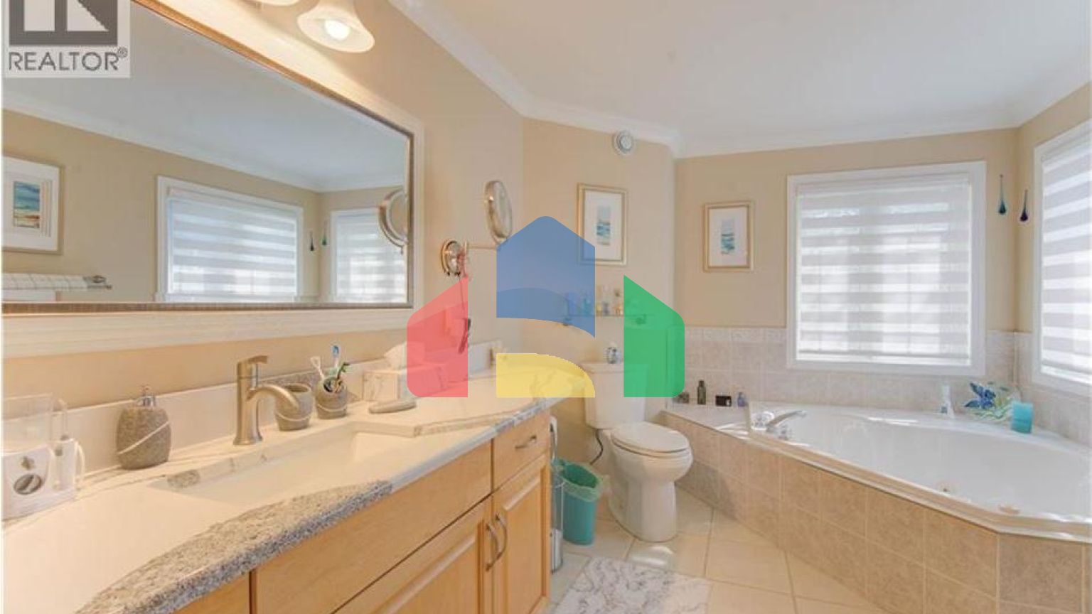 Residential - Single Family Home - Kitchener, Canada - Canada