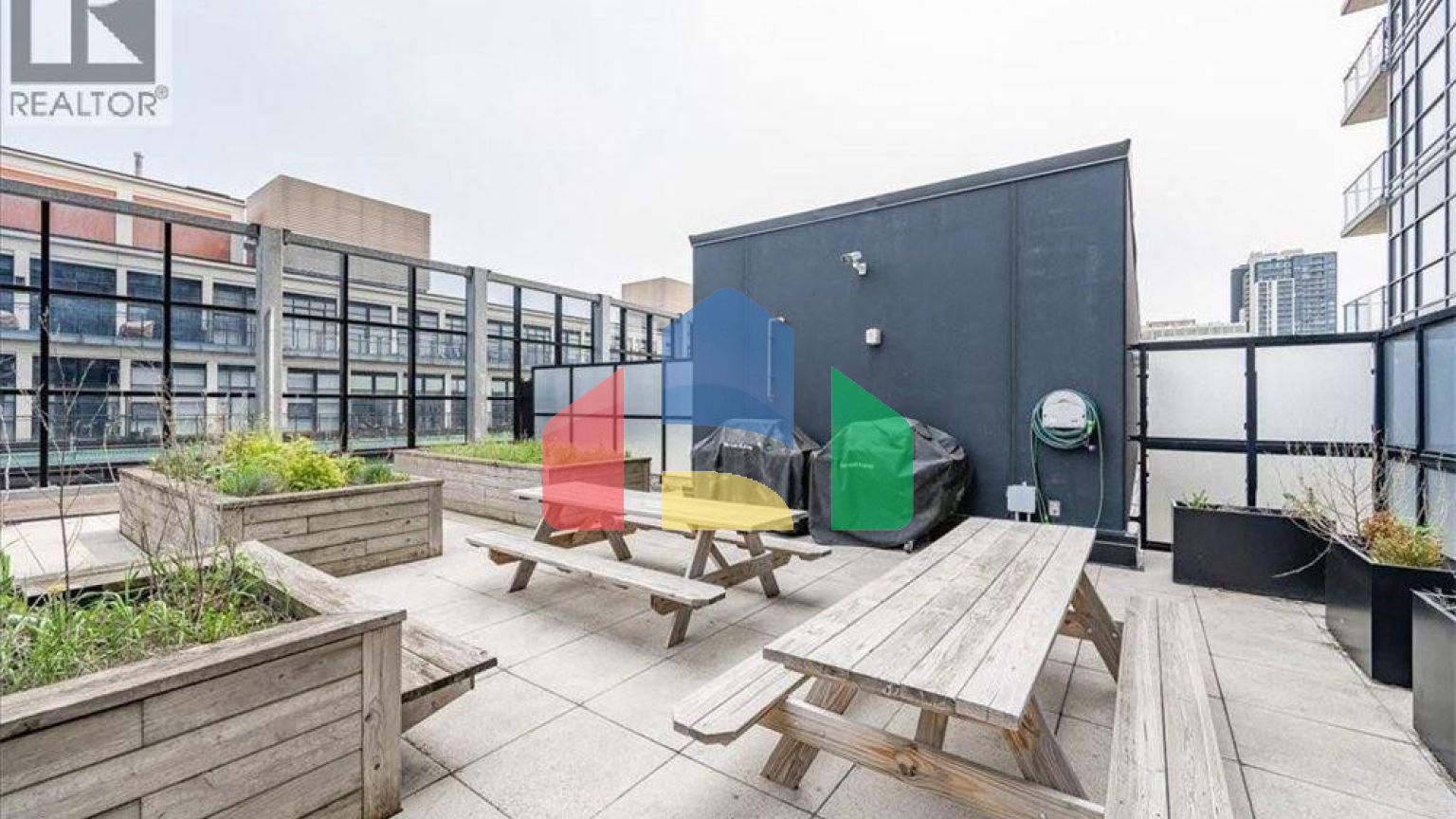 Residential - Single Family Home - Kitchener, Canada - Canada