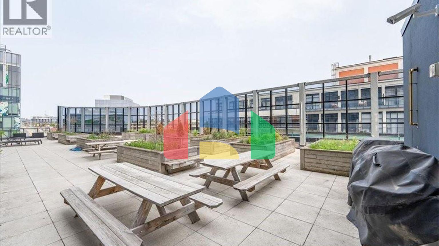 Residential - Single Family Home - Kitchener, Canada - Canada