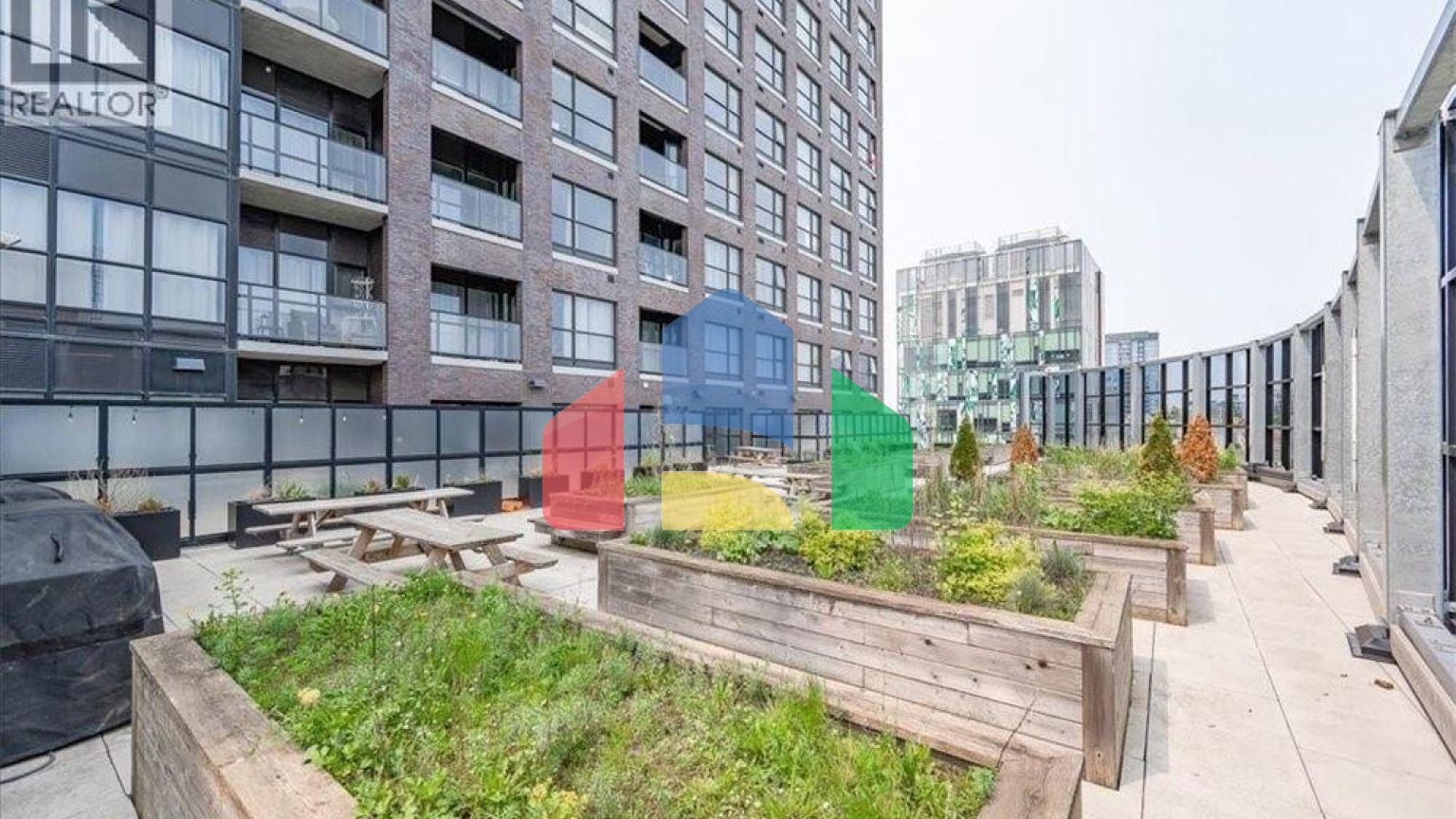 Residential - Single Family Home - Kitchener, Canada - Canada