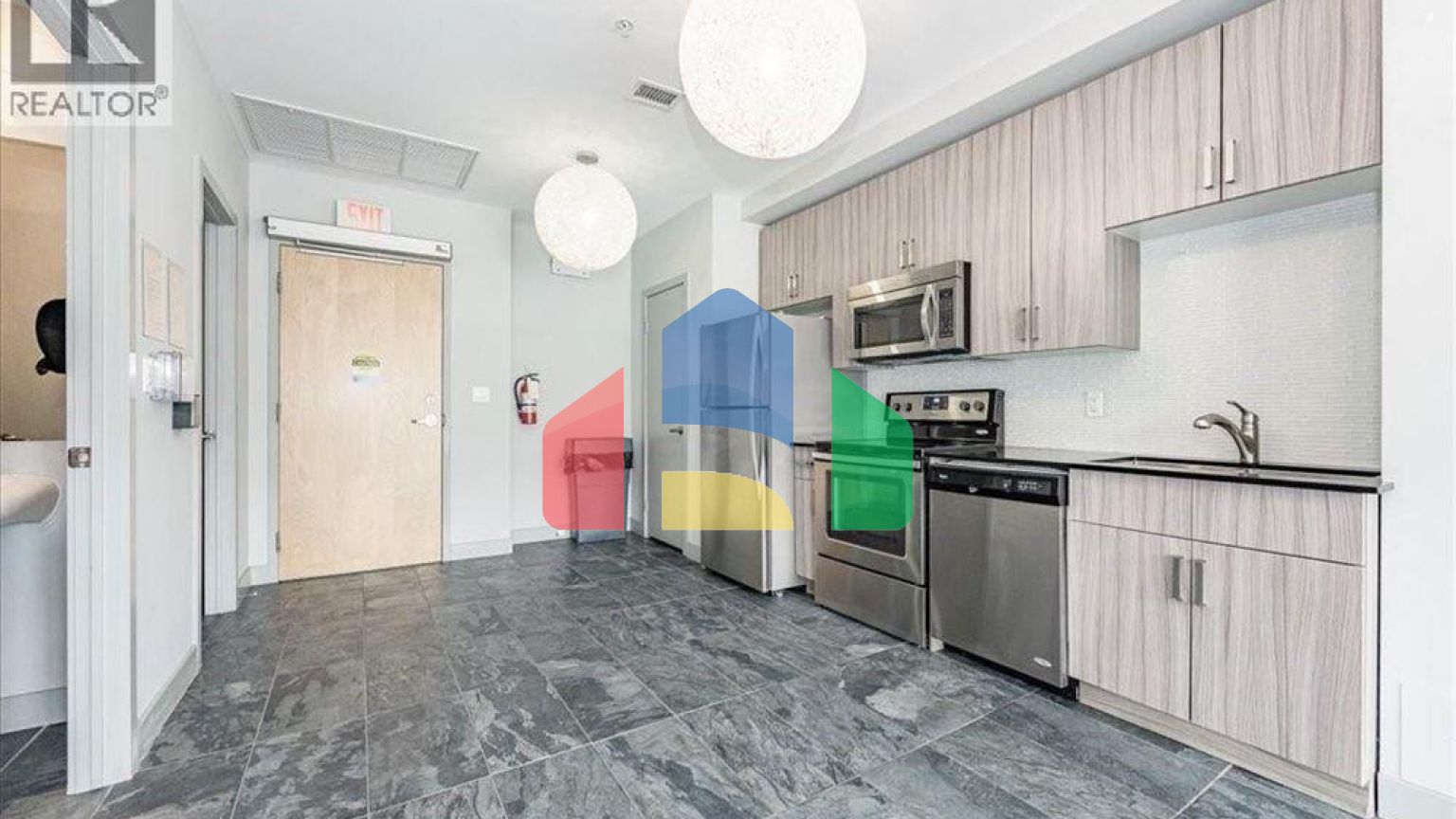 Residential - Single Family Home - Kitchener, Canada - Canada