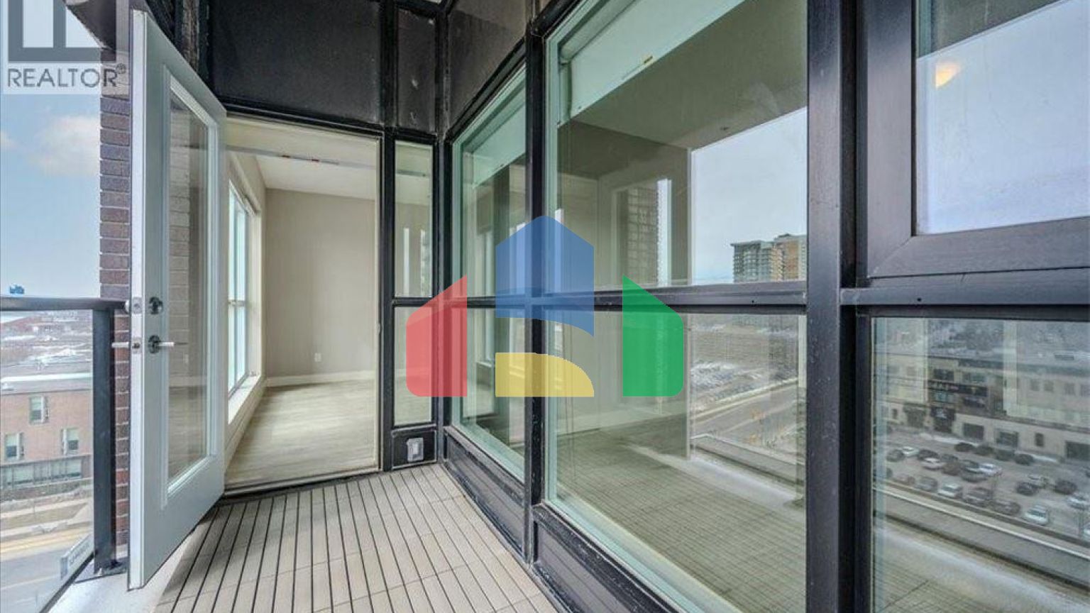 Residential - Single Family Home - Kitchener, Canada - Canada