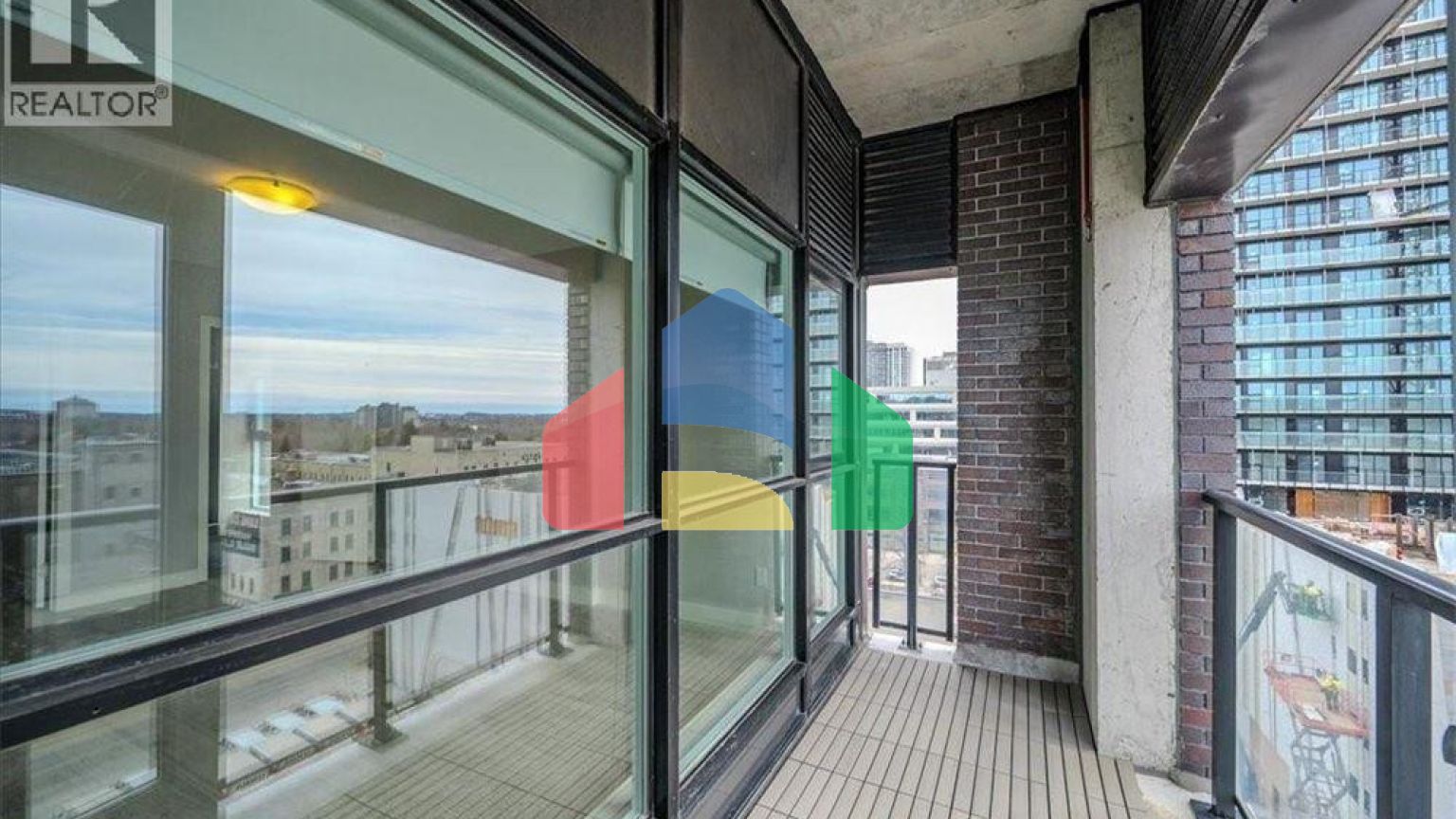 Residential - Single Family Home - Kitchener, Canada - Canada