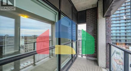 Residential - Single Family Home - Kitchener, Canada - Canada