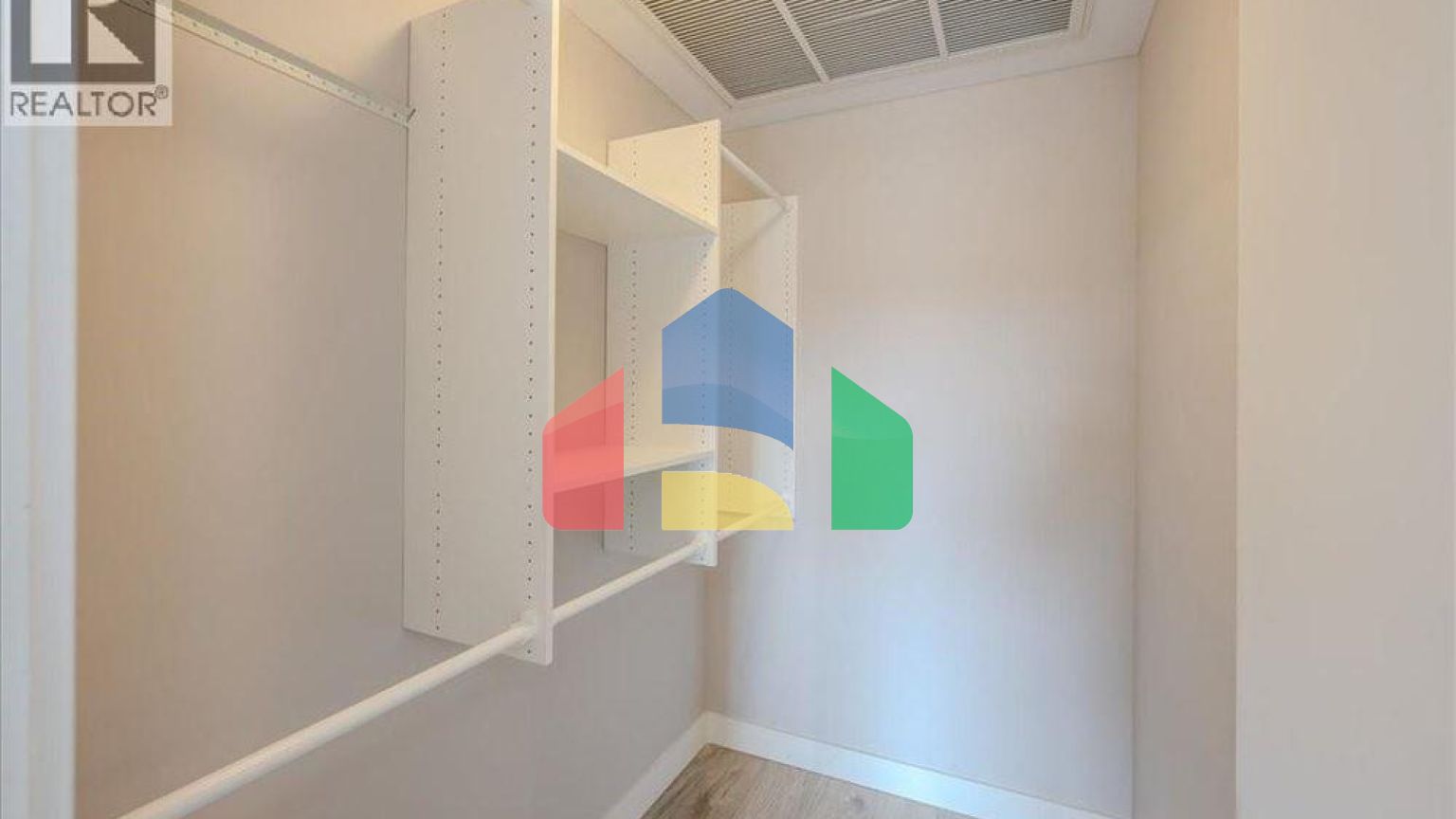 Residential - Single Family Home - Kitchener, Canada - Canada