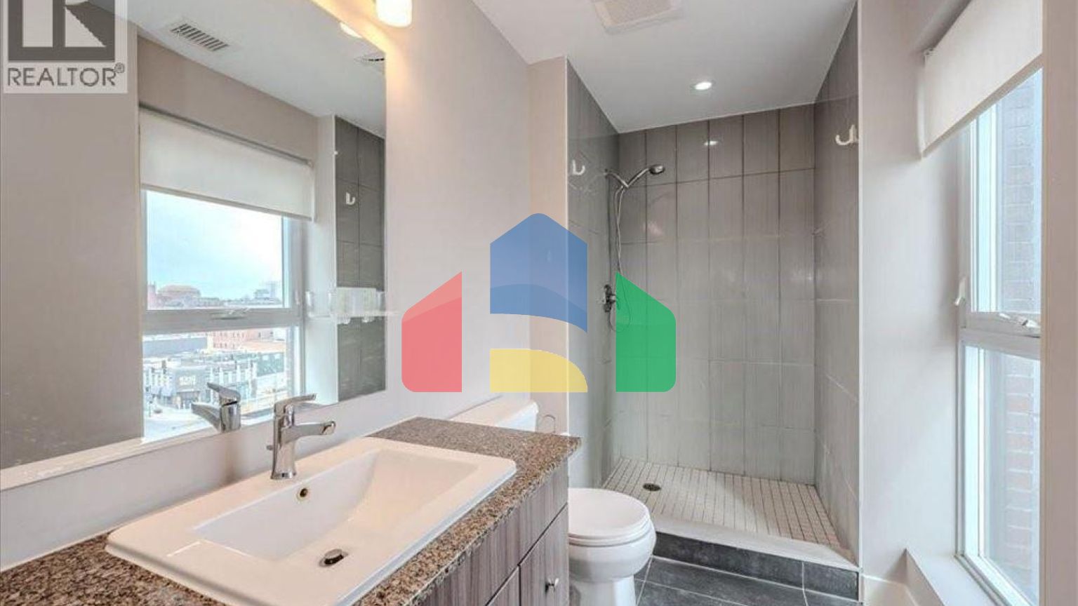 Residential - Single Family Home - Kitchener, Canada - Canada