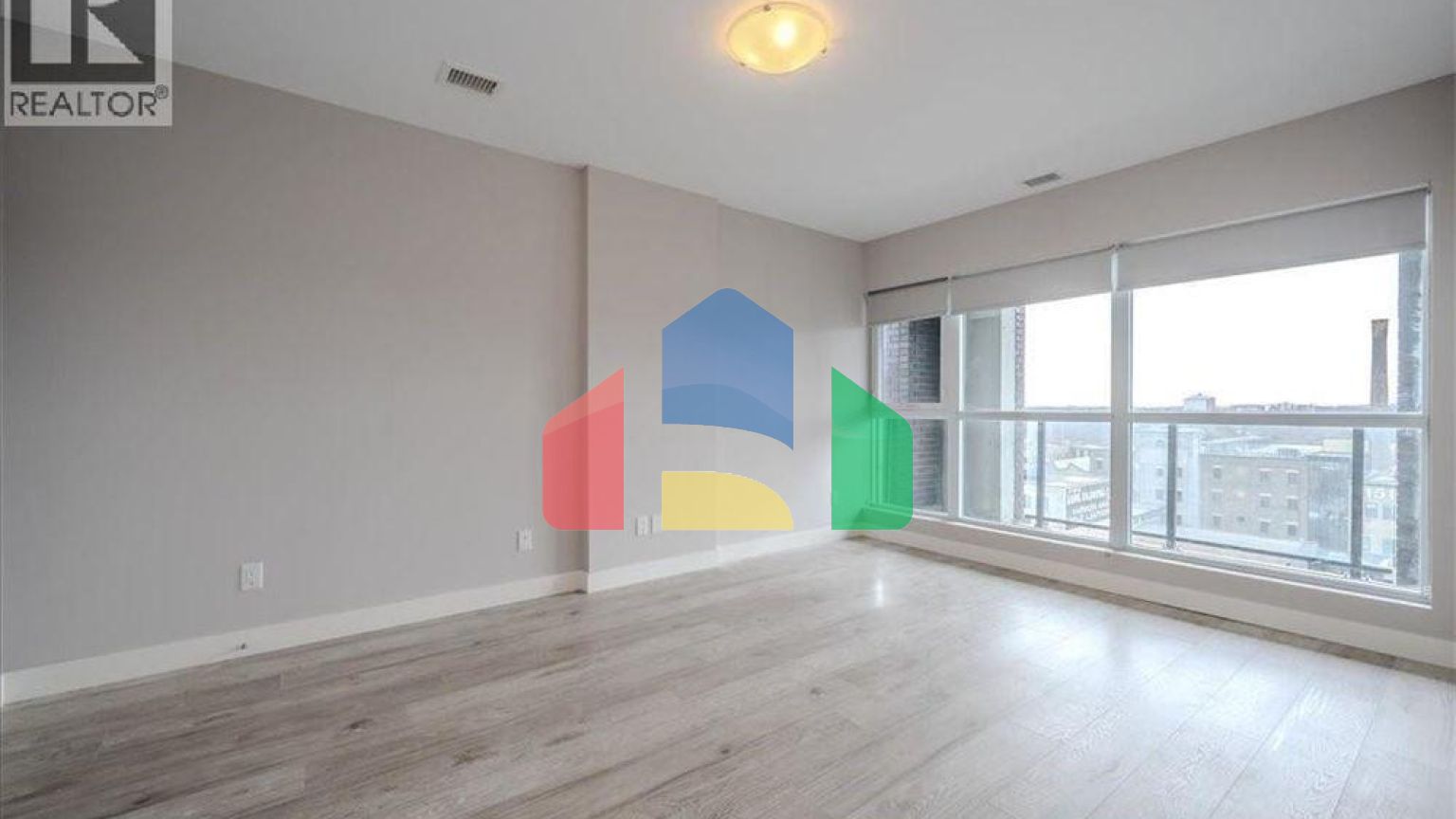 Residential - Single Family Home - Kitchener, Canada - Canada