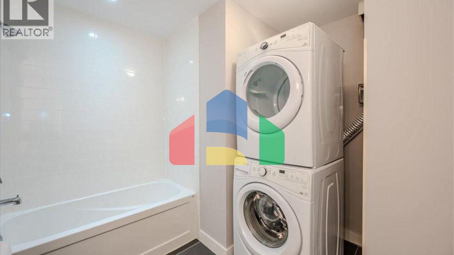 Residential - Single Family Home - Kitchener, Canada - Canada