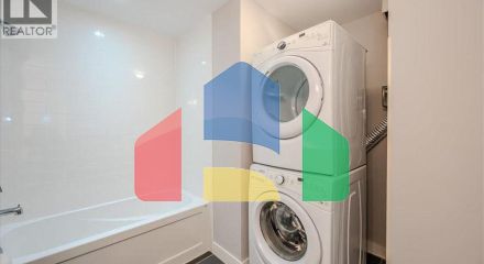 Residential - Single Family Home - Kitchener, Canada - Canada