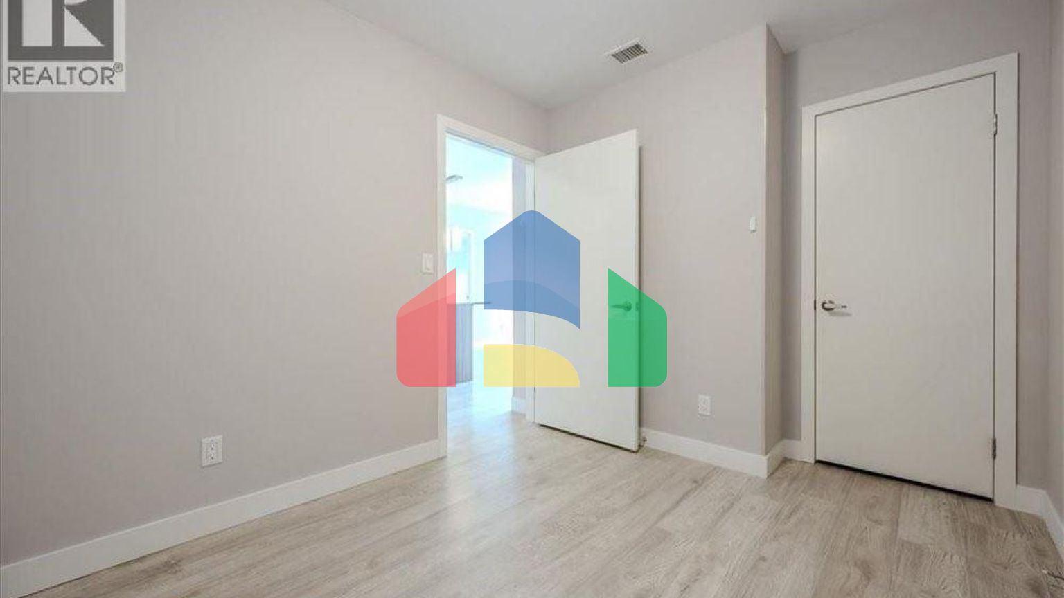 Residential - Single Family Home - Kitchener, Canada - Canada