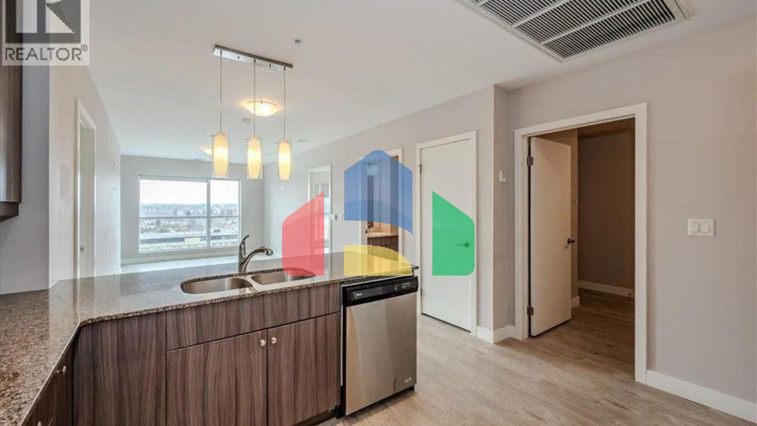 Residential - Single Family Home - Kitchener, Canada - Canada