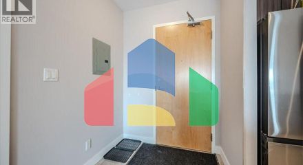 Residential - Single Family Home - Kitchener, Canada - Canada