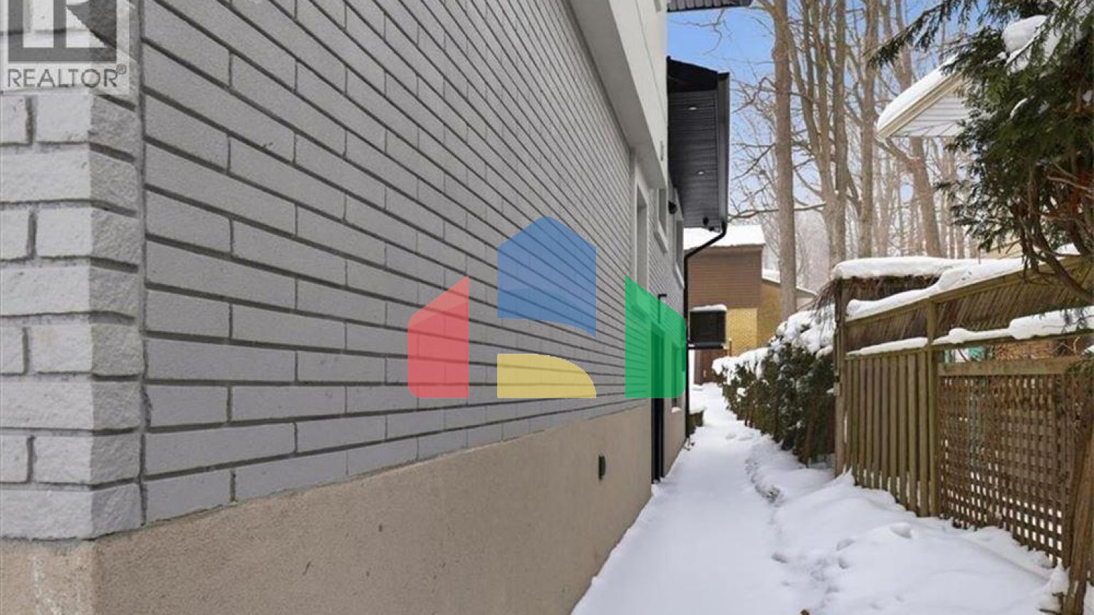 Residential - Single Family Home - Kitchener, Canada - Canada