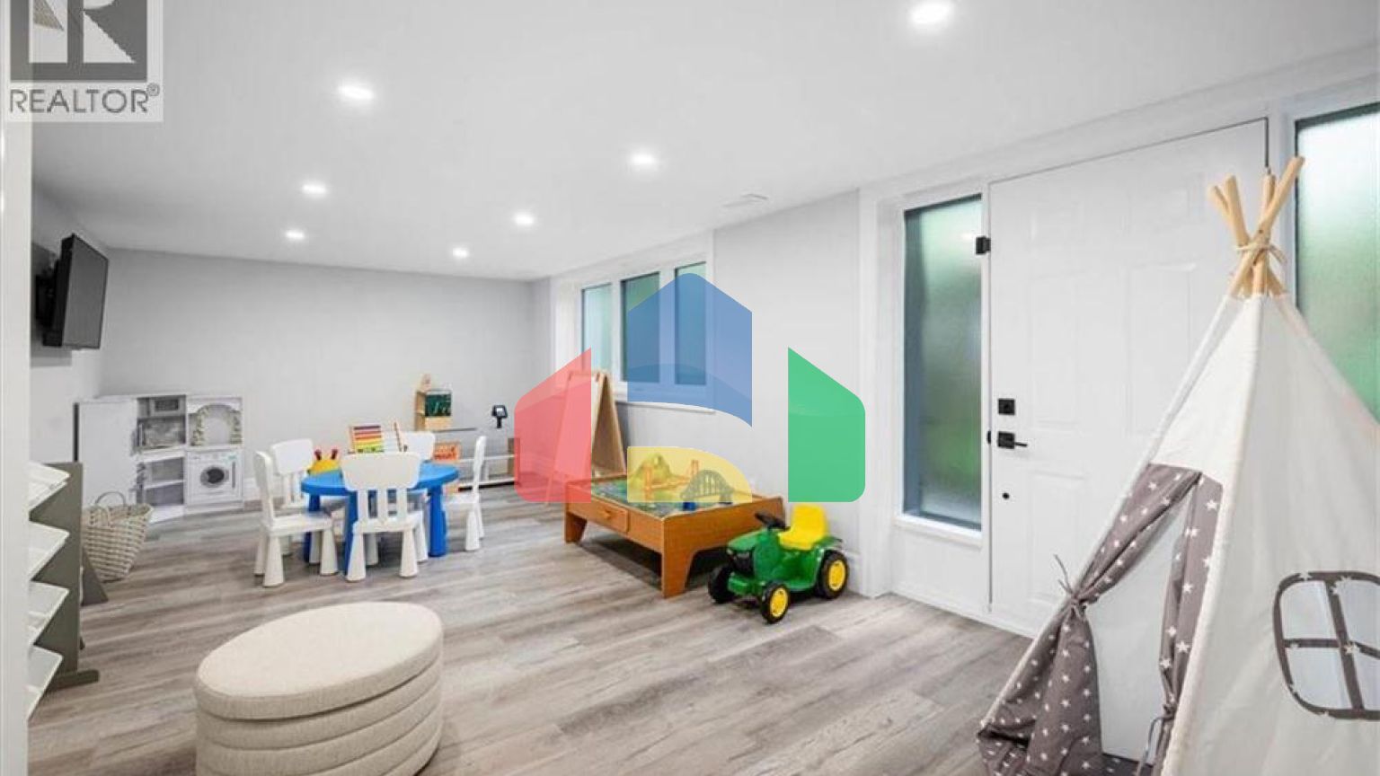 Residential - Single Family Home - Kitchener, Canada - Canada