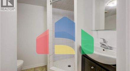 Residential - Single Family Home - Kitchener, Canada - Canada