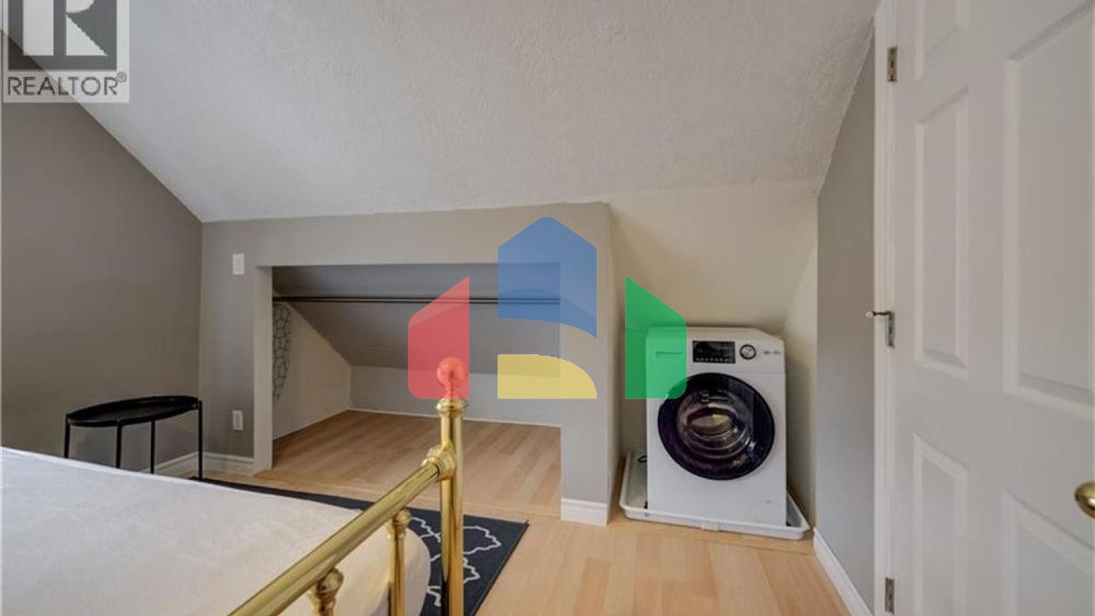 Residential - Single Family Home - Kitchener, Canada - Canada