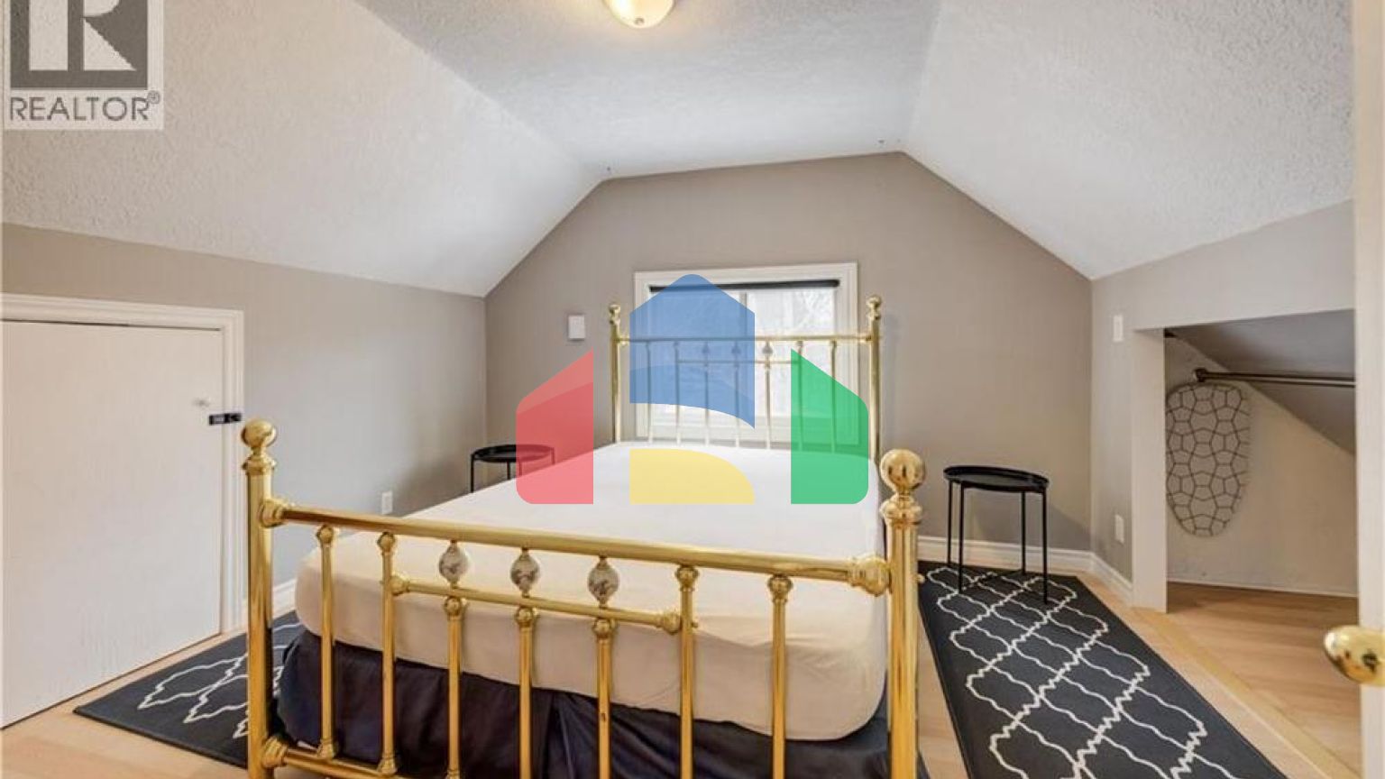 Residential - Single Family Home - Kitchener, Canada - Canada