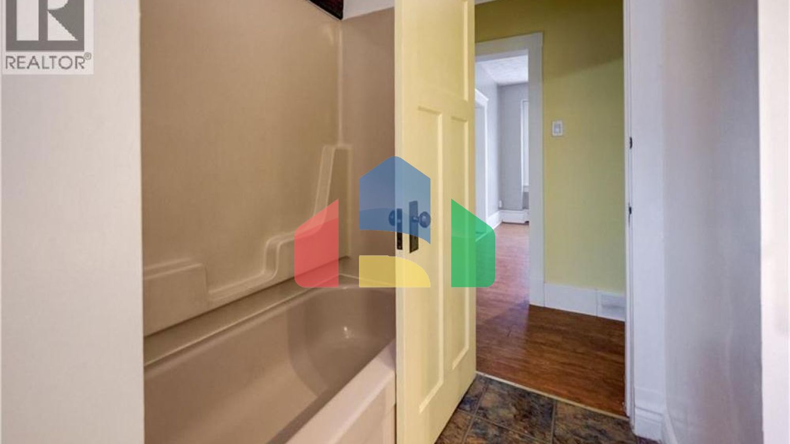 Residential - Single Family Home - Kitchener, Canada - Canada