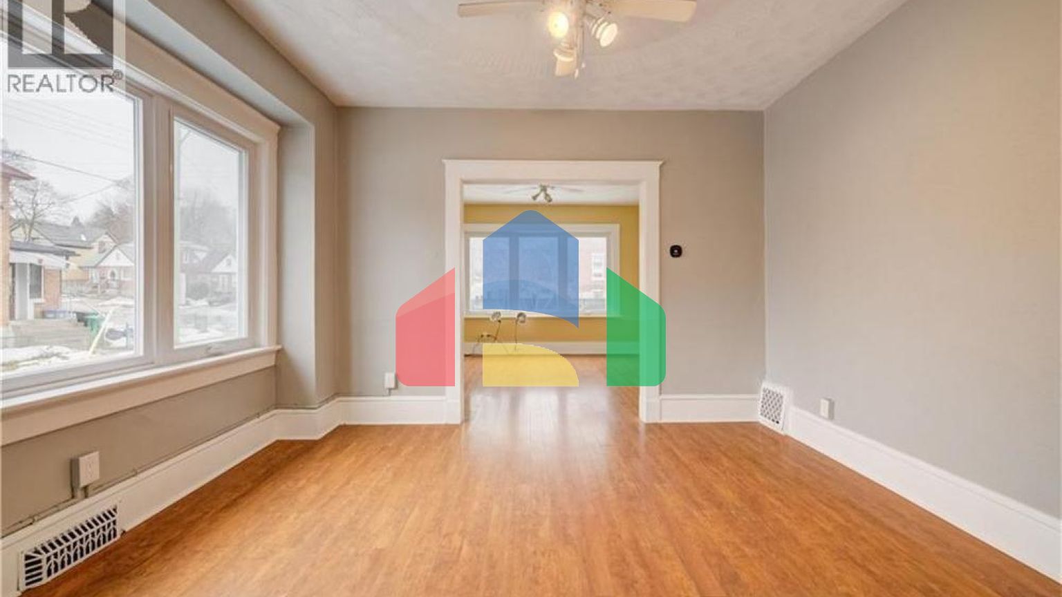 Residential - Single Family Home - Kitchener, Canada - Canada