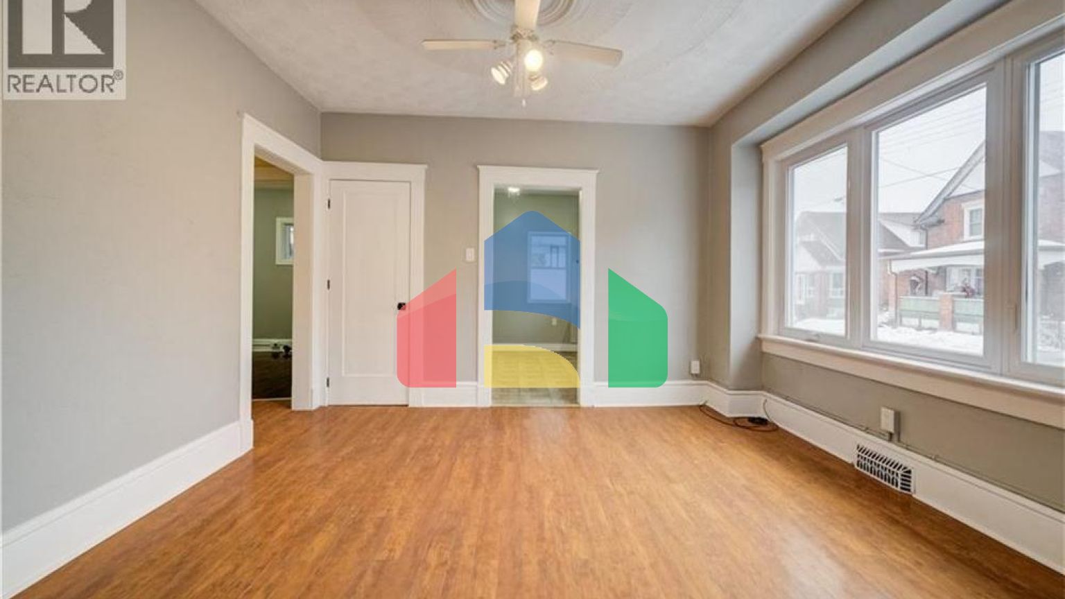 Residential - Single Family Home - Kitchener, Canada - Canada