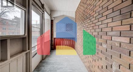 Residential - Single Family Home - Kitchener, Canada - Canada