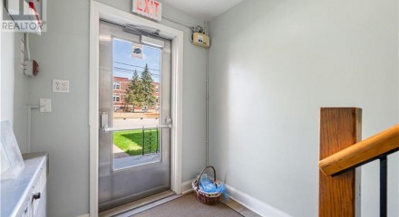 Residential - Single Family Home - Kitchener, Canada - Canada