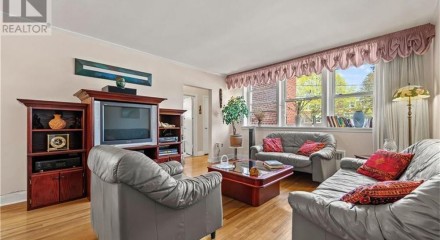 Residential - Single Family Home - Kitchener, Canada - Canada