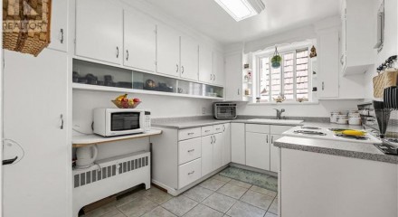Residential - Single Family Home - Kitchener, Canada - Canada