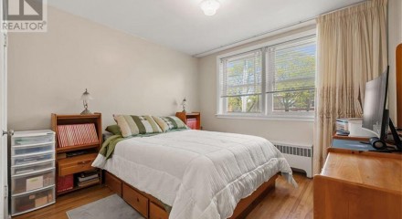 Residential - Single Family Home - Kitchener, Canada - Canada