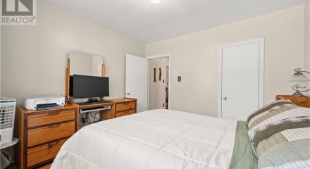 Residential - Single Family Home - Kitchener, Canada - Canada