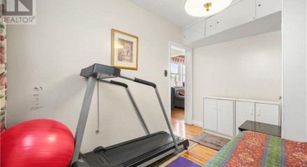 Residential - Single Family Home - Kitchener, Canada - Canada