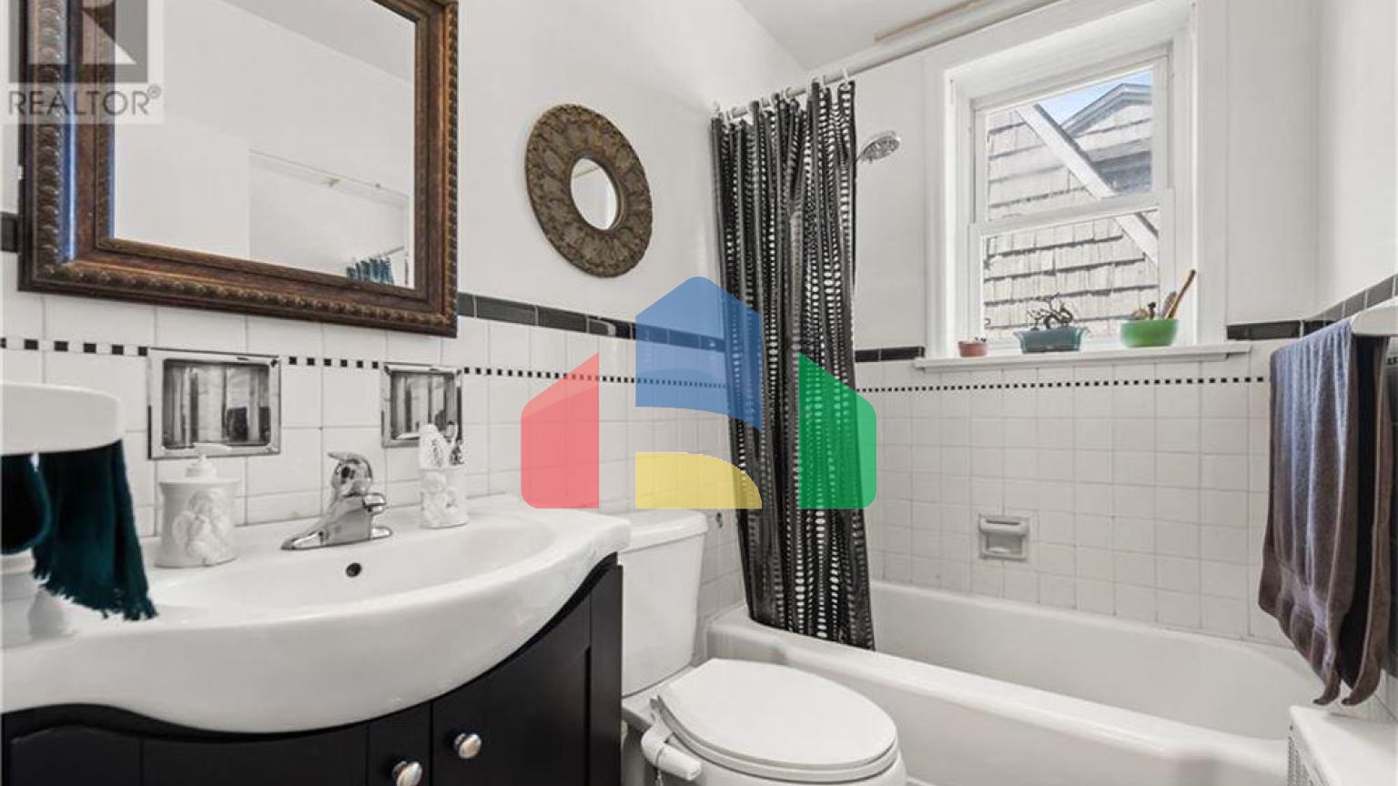 Residential - Single Family Home - Kitchener, Canada - Canada