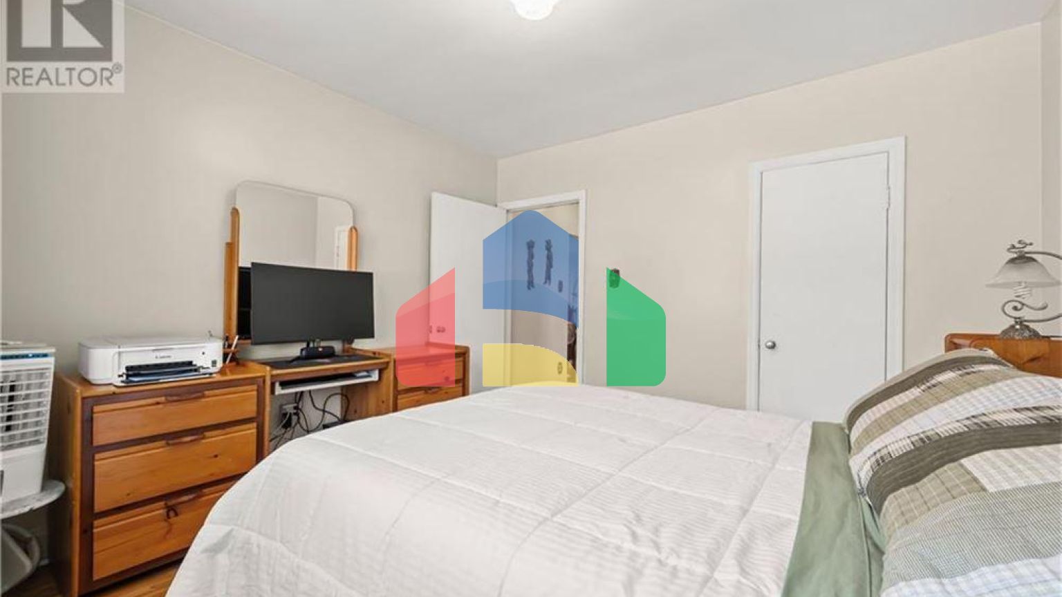 Residential - Single Family Home - Kitchener, Canada - Canada