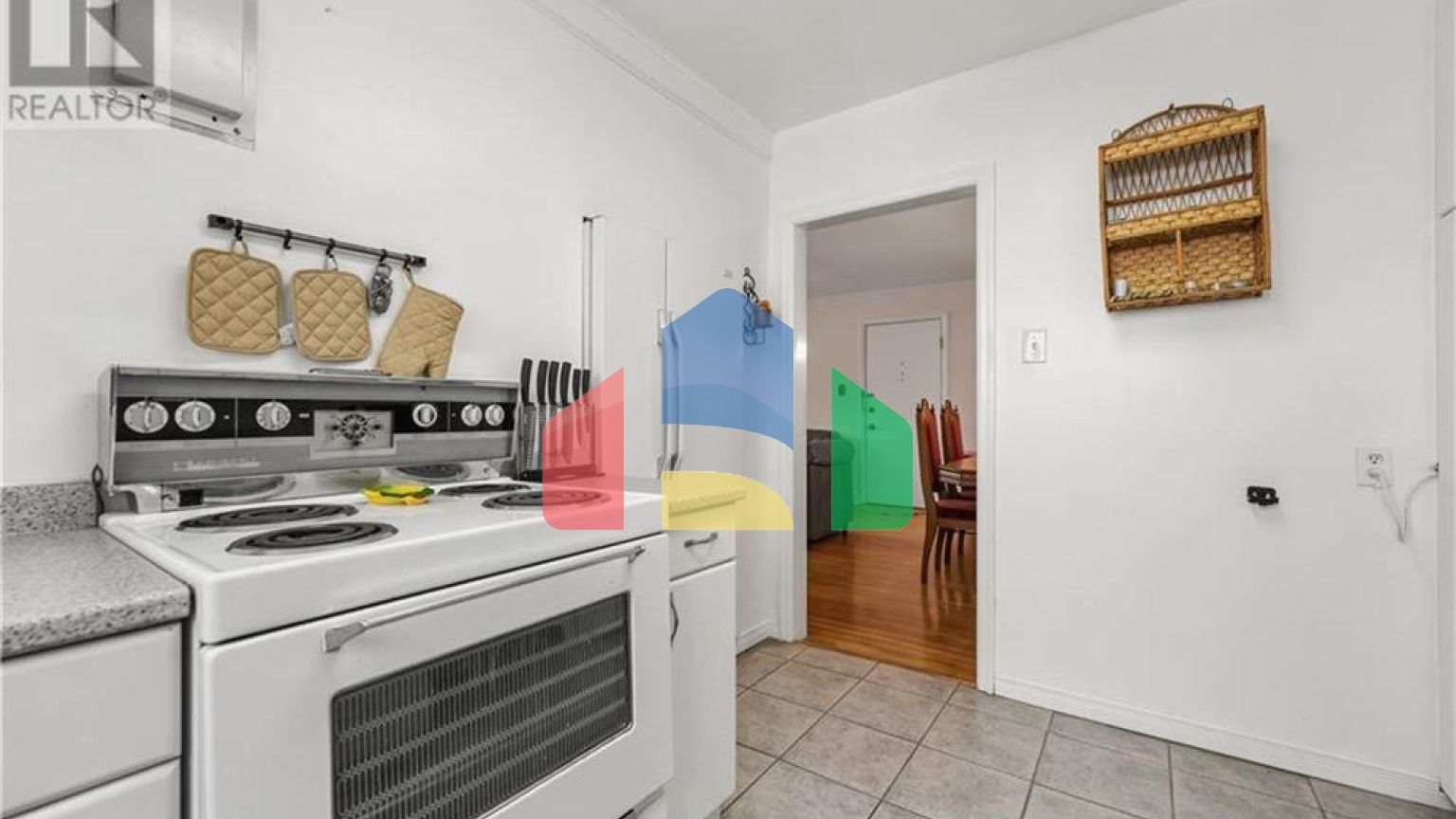 Residential - Single Family Home - Kitchener, Canada - Canada