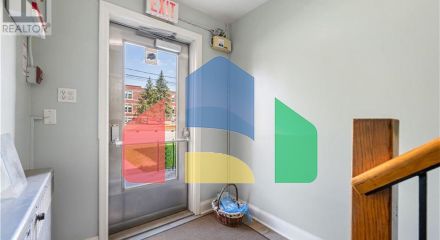 Residential - Single Family Home - Kitchener, Canada - Canada