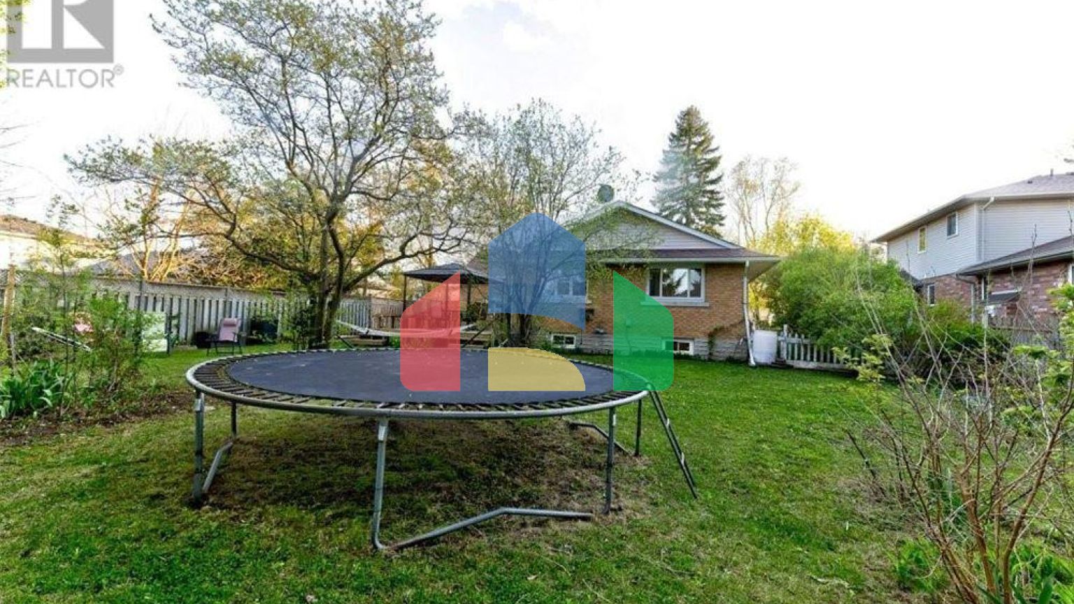 Residential - Single Family Home - Kitchener, Canada - Canada