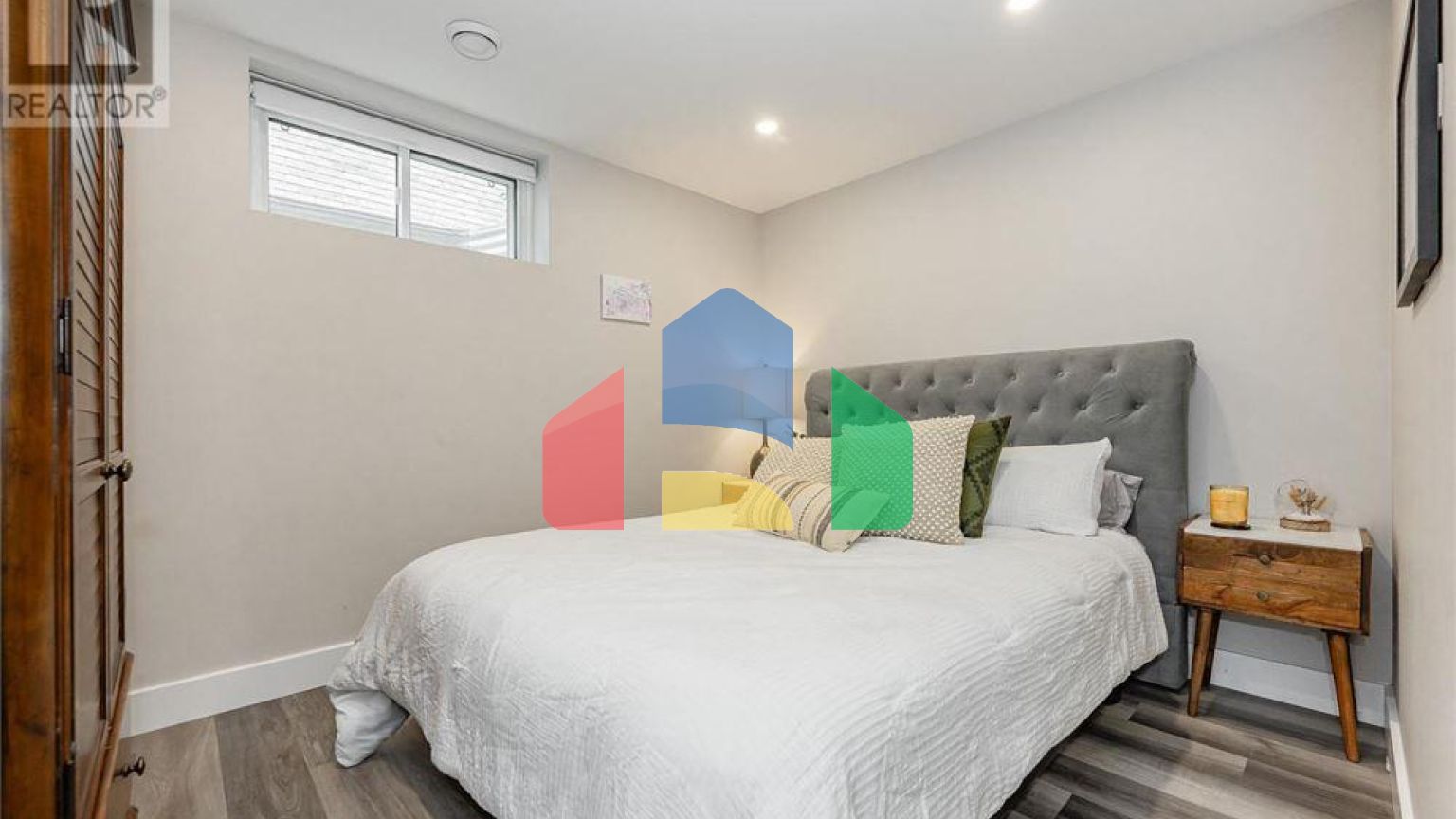 Residential - Single Family Home - Kitchener, Canada - Canada