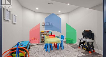 Residential - Single Family Home - Kitchener, Canada - Canada